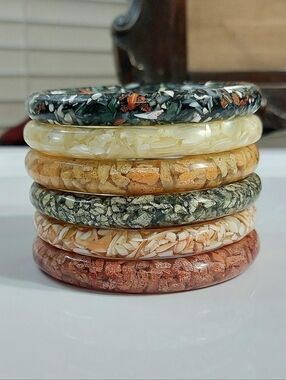 Vintage Lucite Bangles Set Coral Sea Shell Inlay - Rare Find Jewelry